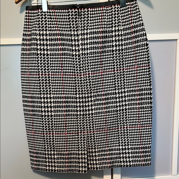 Talbots Black, White, and Red Houndstooth Pencil Skirt - Picture 5 of 6